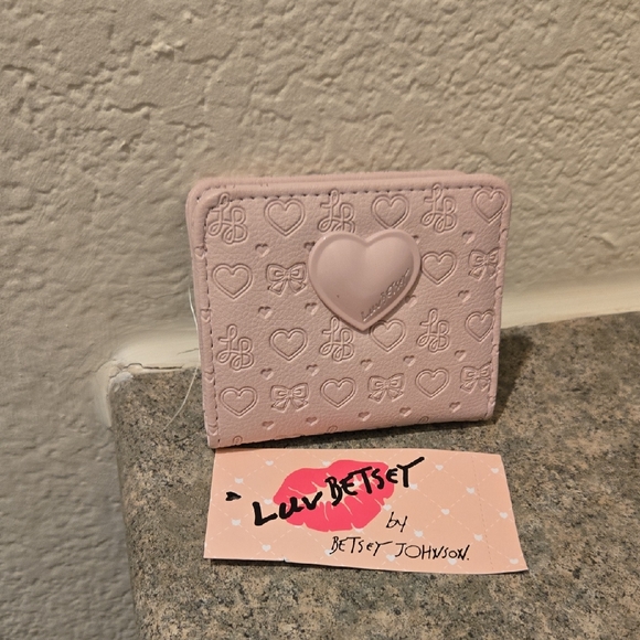 Betsey Johnson Handbags - Betsey Johnson Blush Heart Wallet Nwt